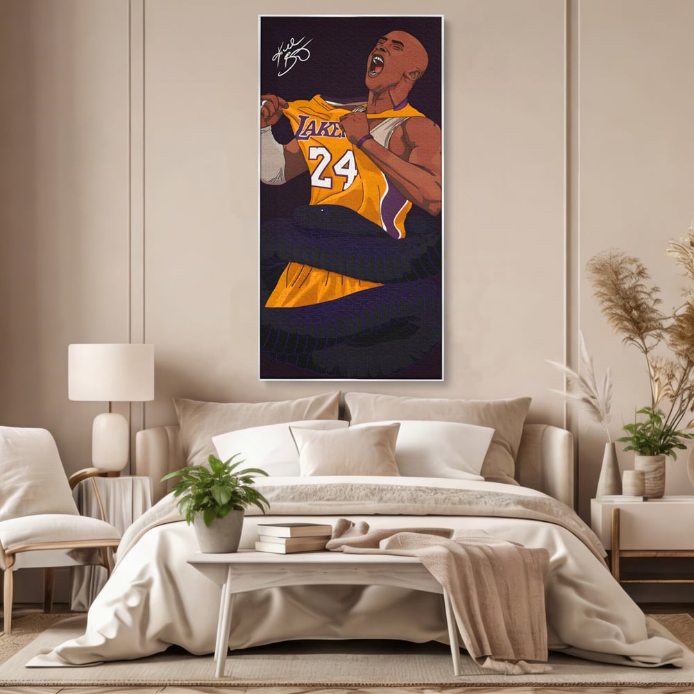 Tablou canvas cu ilustratie digitala portret kobe bryant, in rama de aluminiu argintiu, pe perete intr-un dormitor